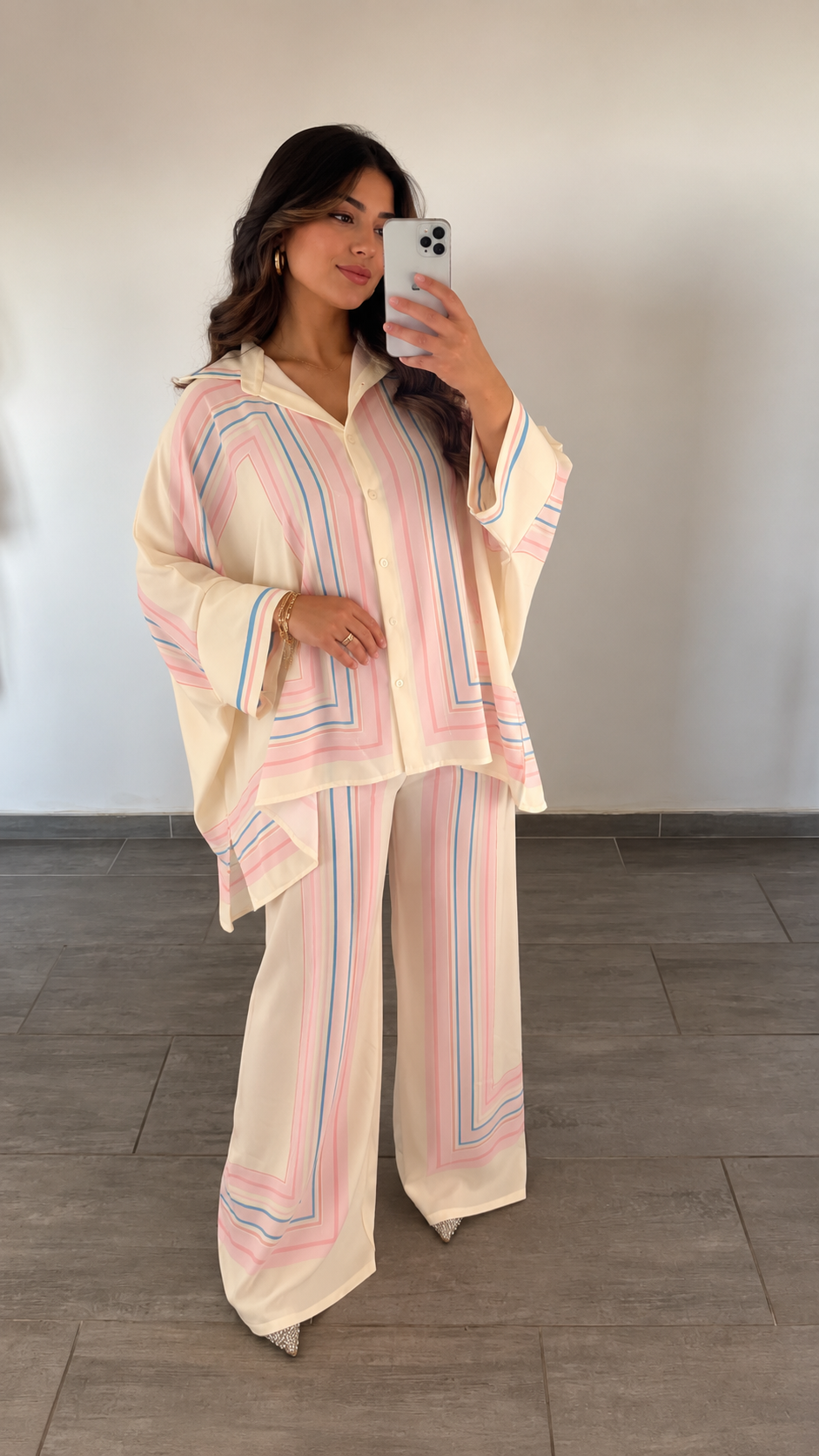 Ensemble fluide pantalon et chemise à motifs