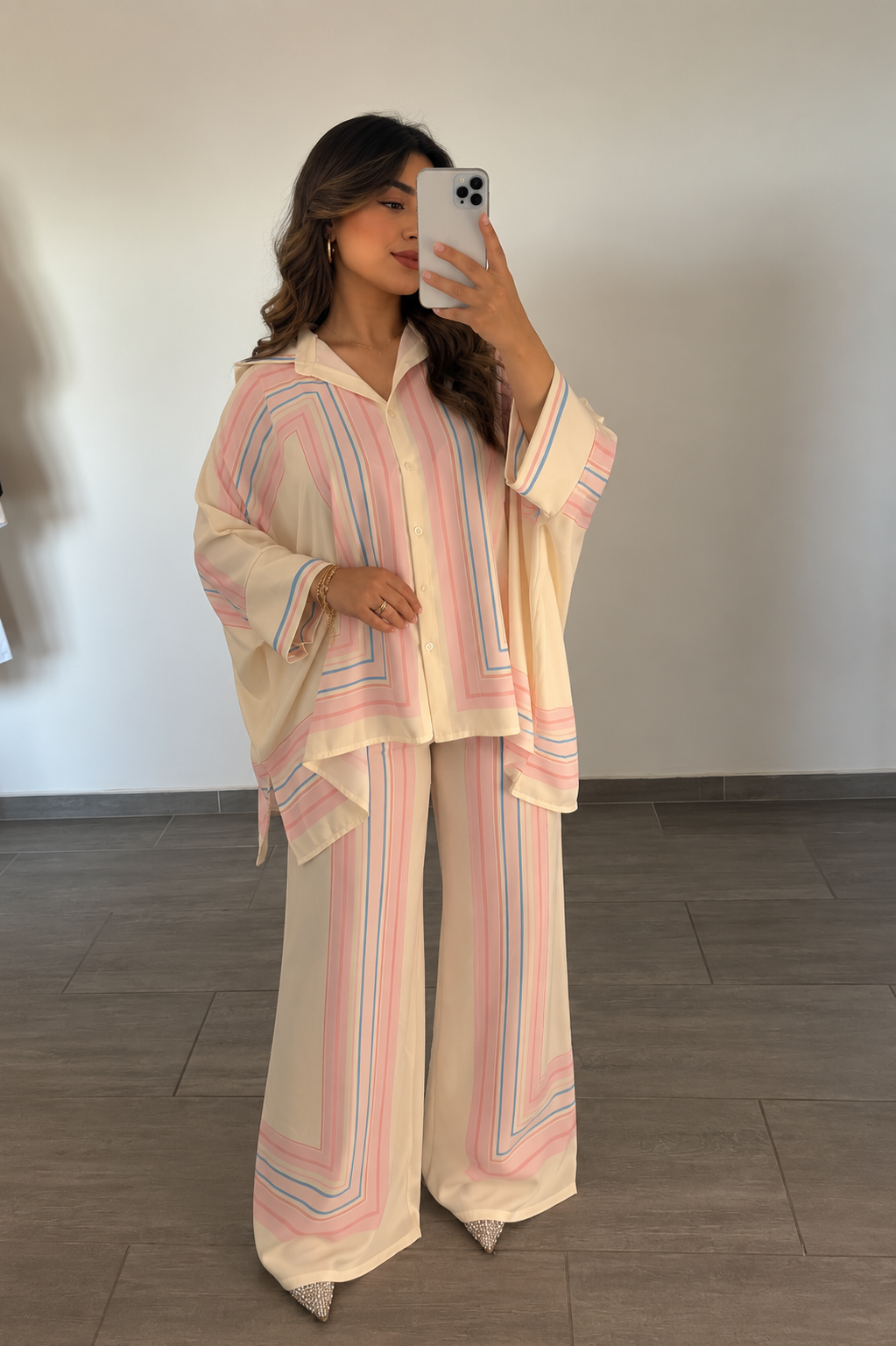 Ensemble fluide pantalon et chemise à motifs