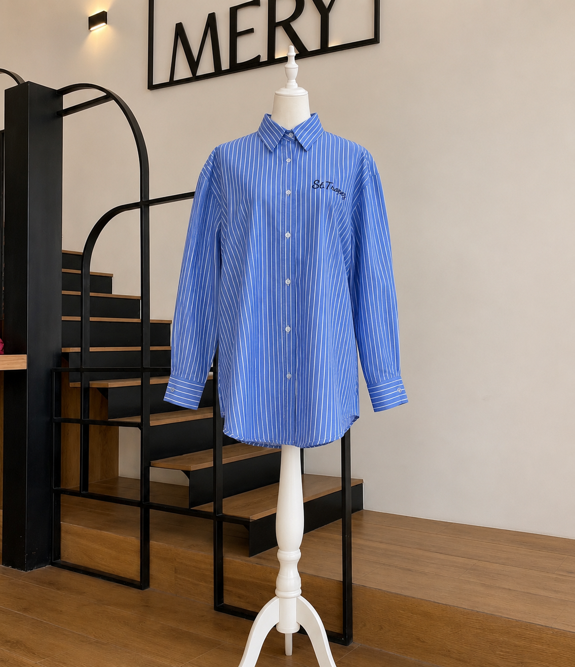 Chemise Rayée Oversize – Collection Élégance 2026